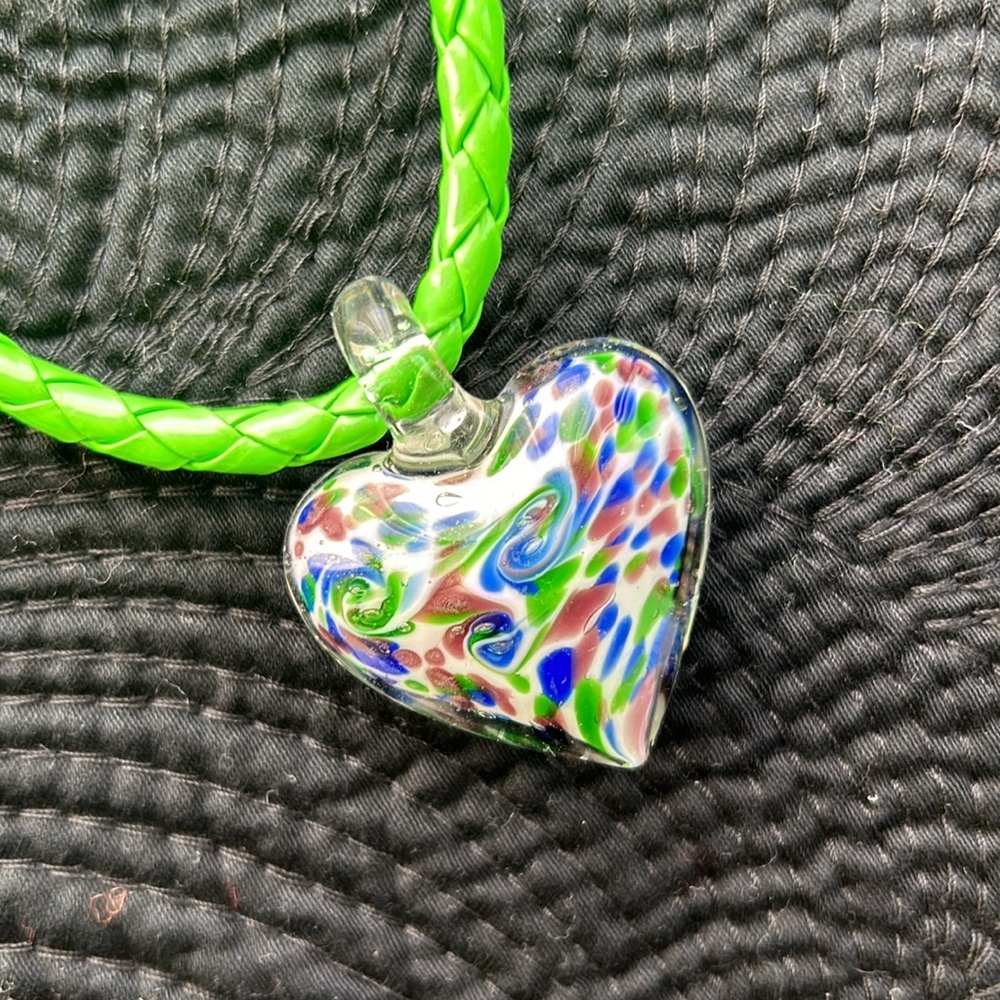 Mayol glass heart choker